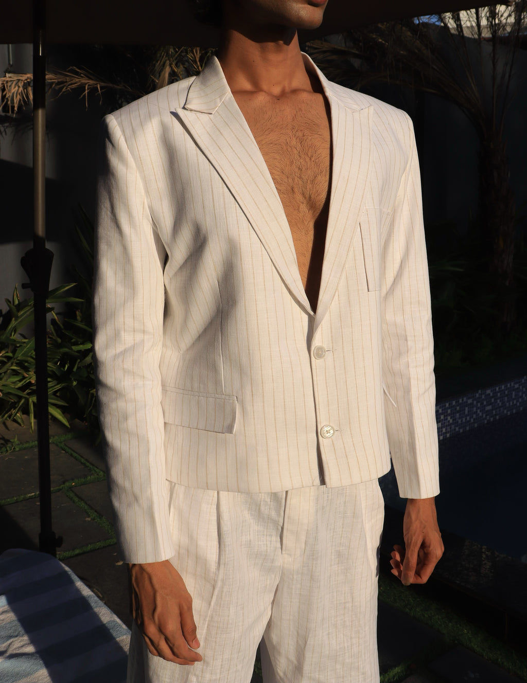 Off white Pintsripe suit