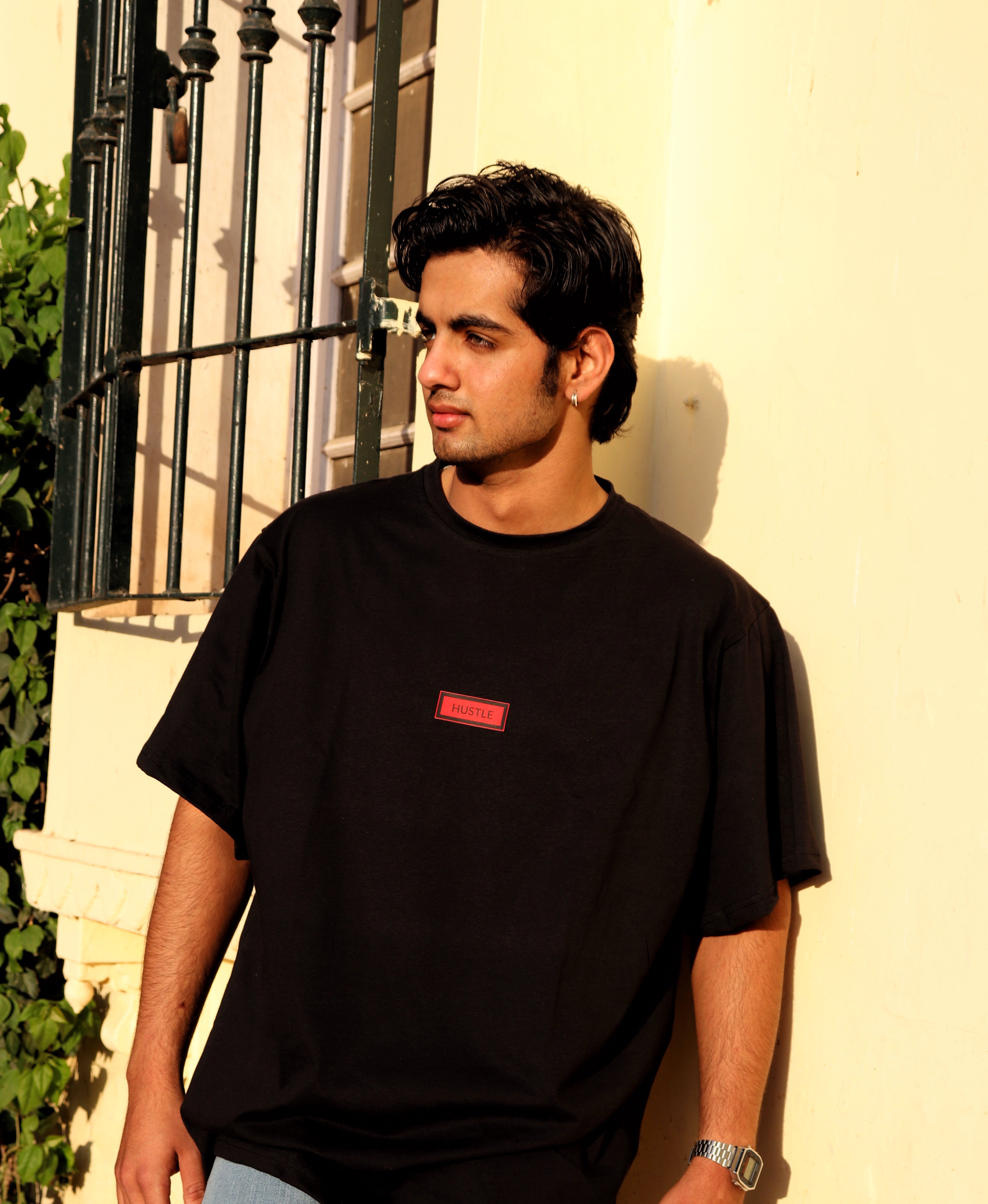 Hustle it T-shirt.